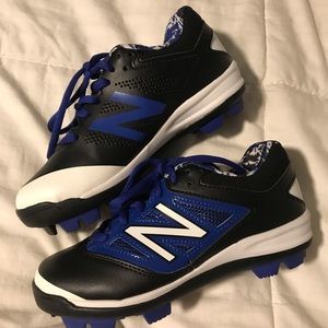 Size 13.5 Youth baseball cleats New Balance *NEW*